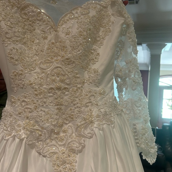 Wedding Gown - Picture 4 of 4